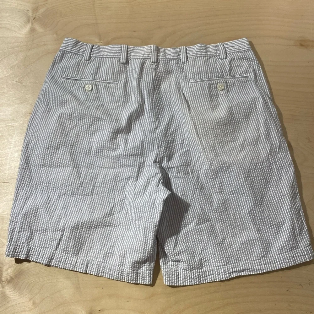 Jos. A. Bank Gray Pinstriped Men's Shorts 38 (HD)